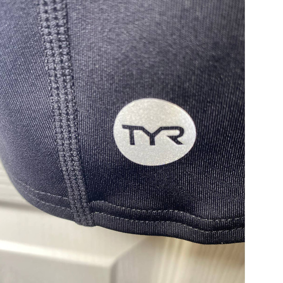 TYR Solid Black Capri leggings size M (8) NWT - Picture 6 of 6